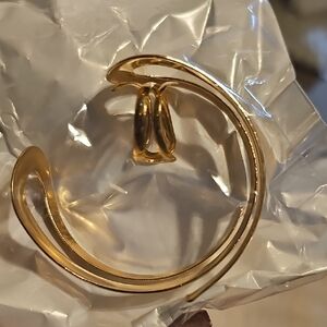 Chic Gold-Tone Bracelet And Ring Set